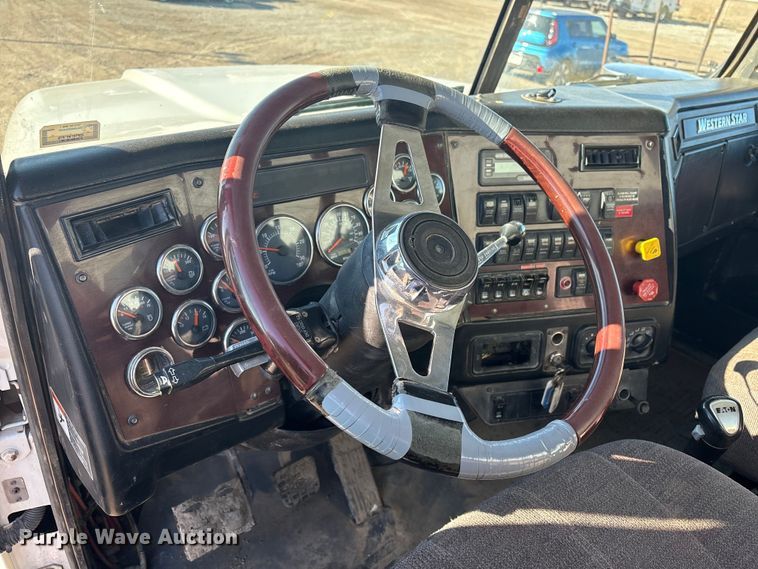 image for item FI0075 2016 Western Star 4900 hydrovac truck