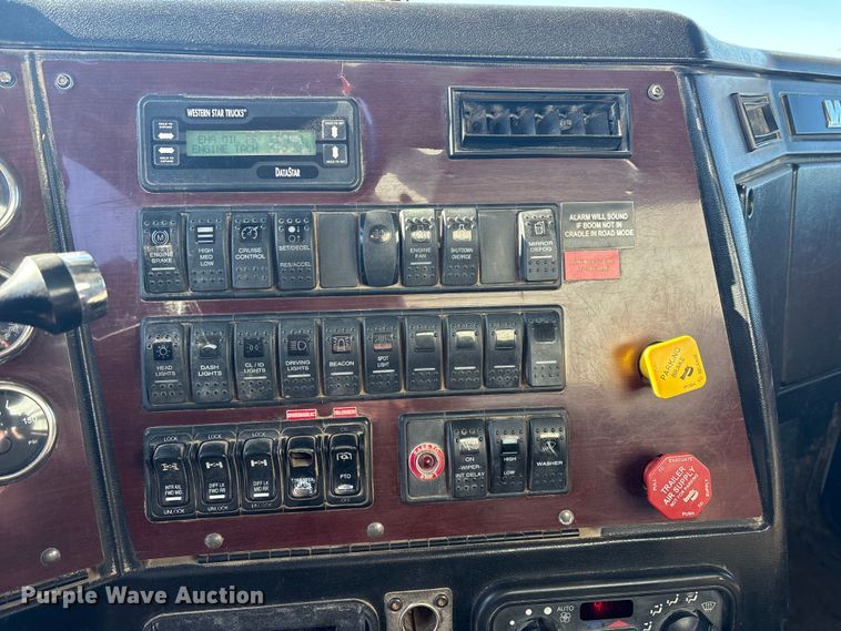 image for item FI0075 2016 Western Star 4900 hydrovac truck