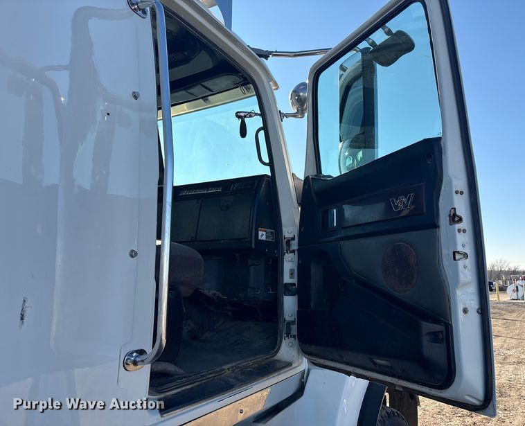 image for item FI0075 2016 Western Star 4900 hydrovac truck