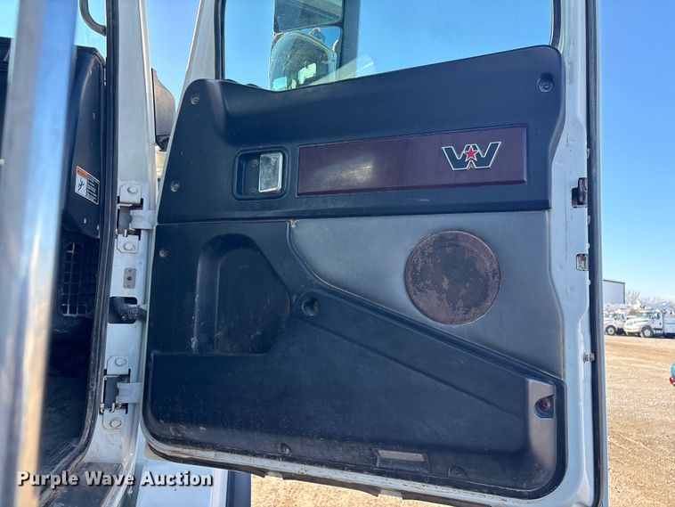 image for item FI0075 2016 Western Star 4900 hydrovac truck