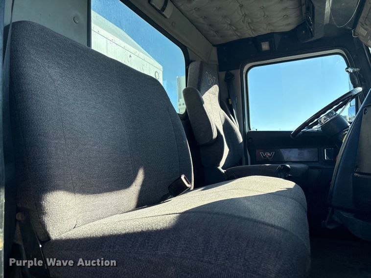 image for item FI0075 2016 Western Star 4900 hydrovac truck