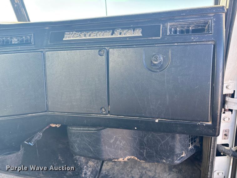 image for item FI0075 2016 Western Star 4900 hydrovac truck