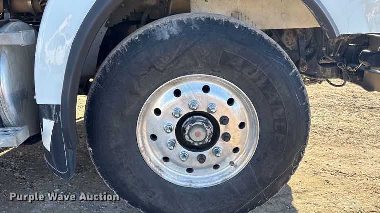 image for item FI0075 2016 Western Star 4900 hydrovac truck