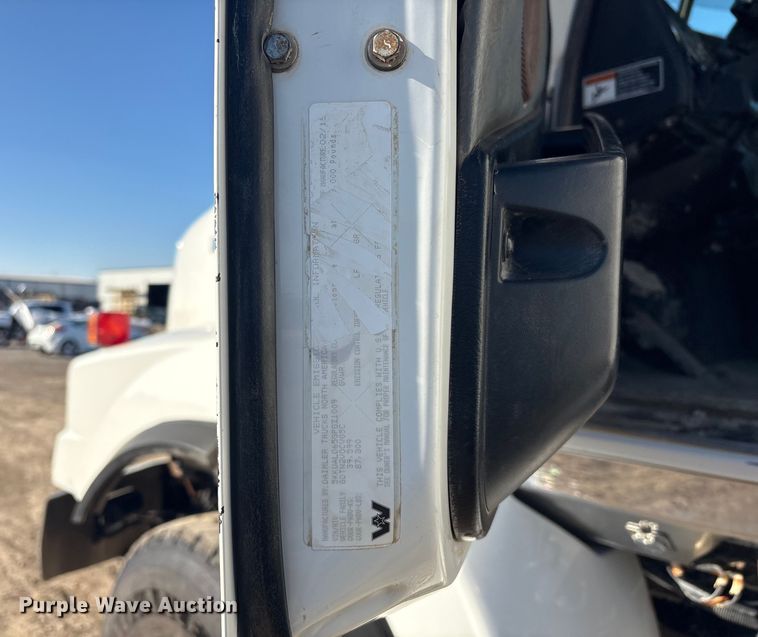 image for item FI0075 2016 Western Star 4900 hydrovac truck