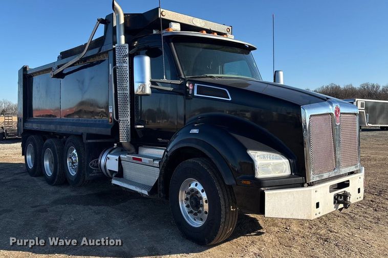 image for item FI0076 2018 Kenworth T880 dump truck