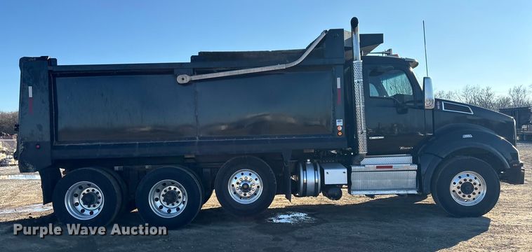 image for item FI0076 2018 Kenworth T880 dump truck