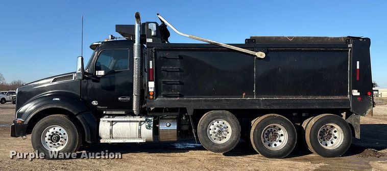 image for item FI0076 2018 Kenworth T880 dump truck