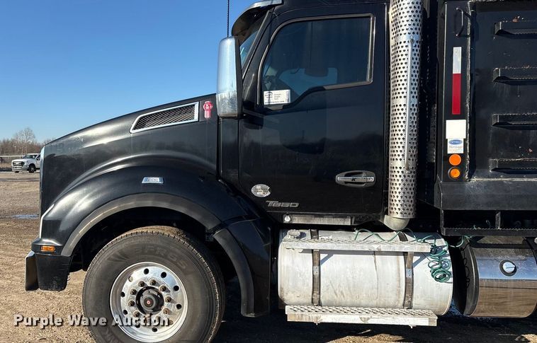 image for item FI0076 2018 Kenworth T880 dump truck