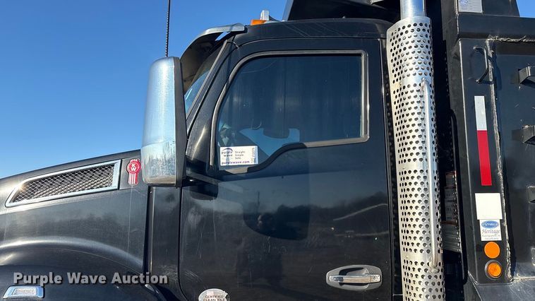 image for item FI0076 2018 Kenworth T880 dump truck