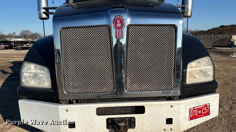 image for item FI0076 2018 Kenworth T880 dump truck