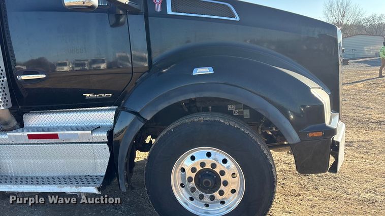 image for item FI0076 2018 Kenworth T880 dump truck