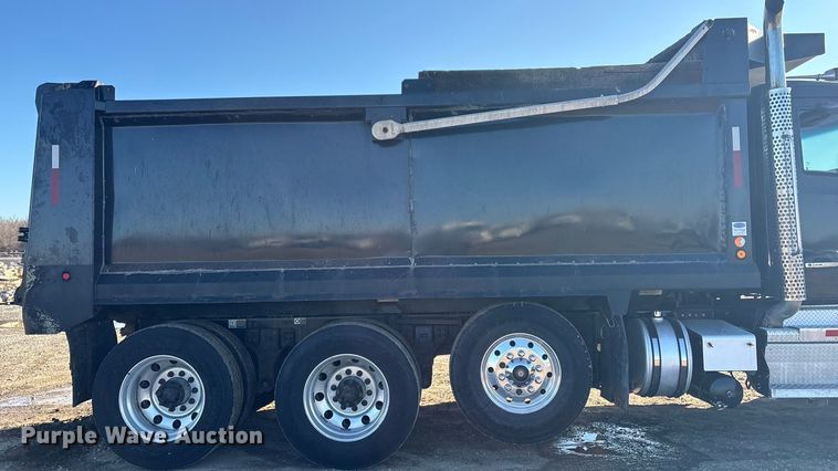 image for item FI0076 2018 Kenworth T880 dump truck