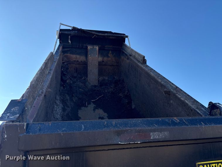 image for item FI0076 2018 Kenworth T880 dump truck