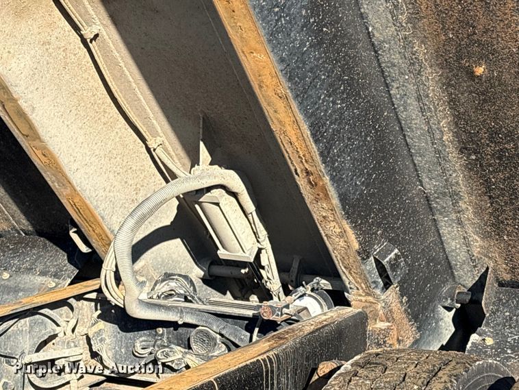 image for item FI0076 2018 Kenworth T880 dump truck