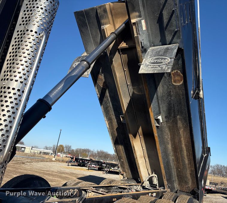 image for item FI0076 2018 Kenworth T880 dump truck