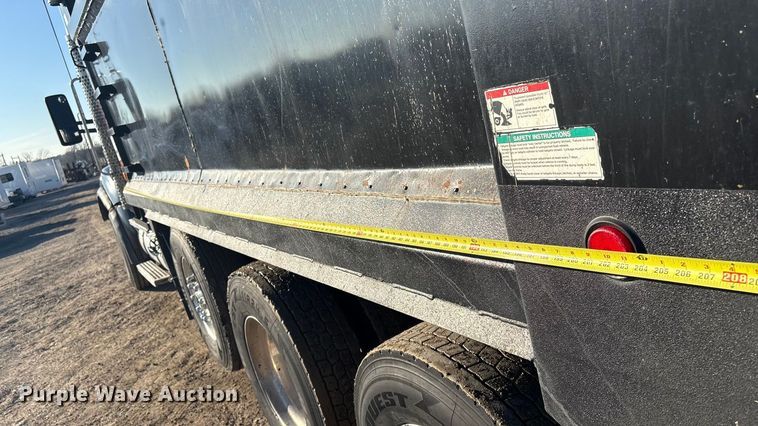 image for item FI0076 2018 Kenworth T880 dump truck