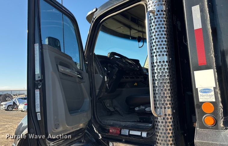 image for item FI0076 2018 Kenworth T880 dump truck