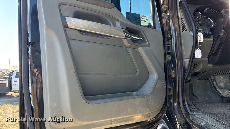 image for item FI0076 2018 Kenworth T880 dump truck