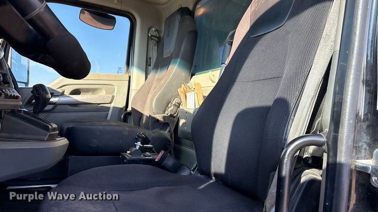 image for item FI0076 2018 Kenworth T880 dump truck