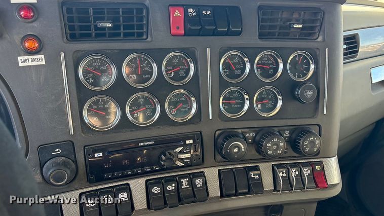 image for item FI0076 2018 Kenworth T880 dump truck