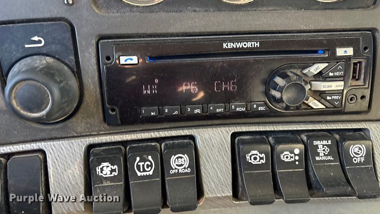 image for item FI0076 2018 Kenworth T880 dump truck