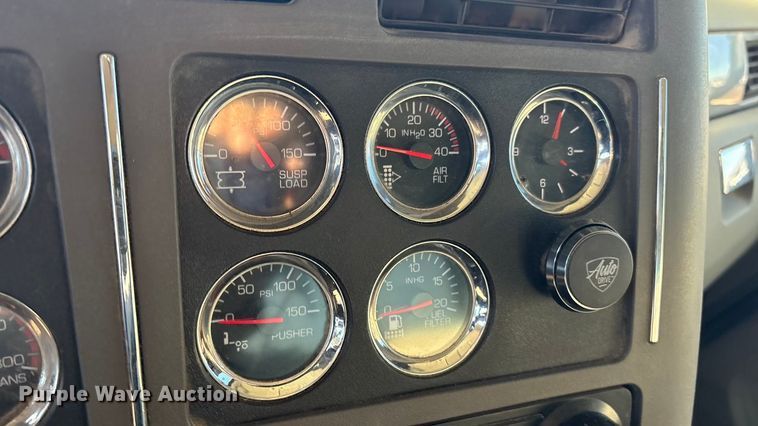 image for item FI0076 2018 Kenworth T880 dump truck