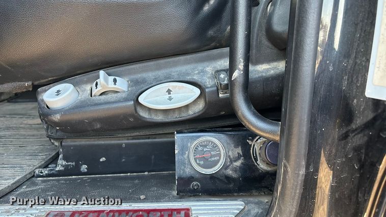 image for item FI0076 2018 Kenworth T880 dump truck