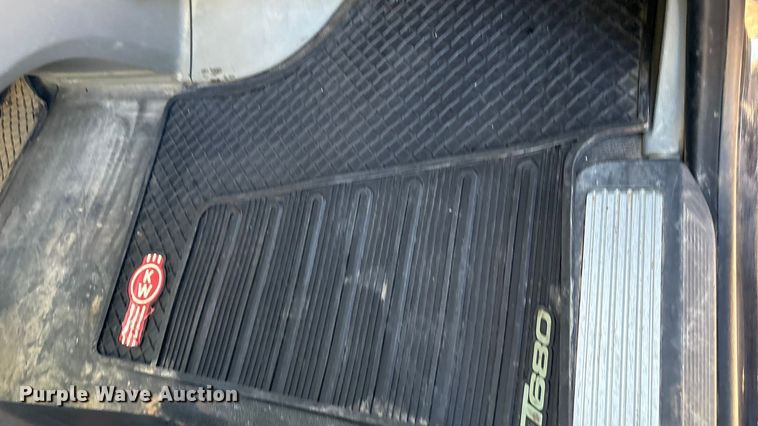 image for item FI0076 2018 Kenworth T880 dump truck