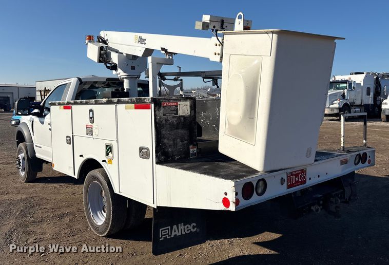 image for item FI0079 2017 Ford F450 bucket truck