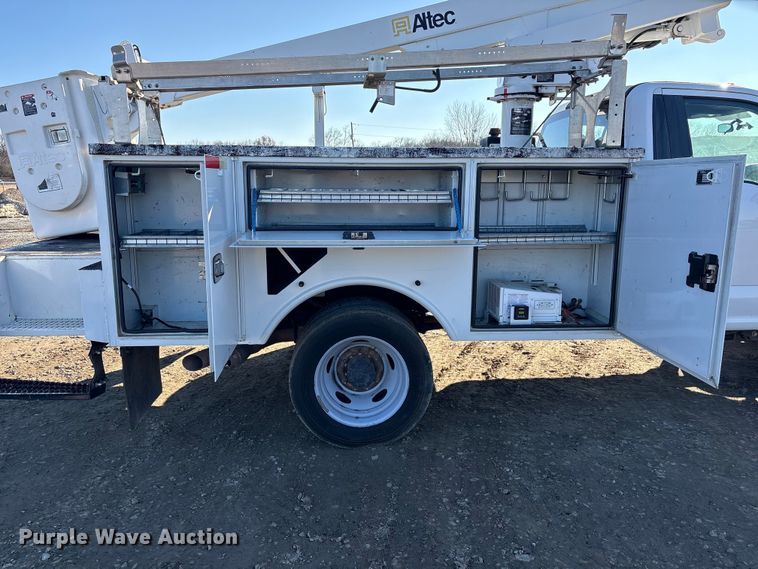 image for item FI0079 2017 Ford F450 bucket truck