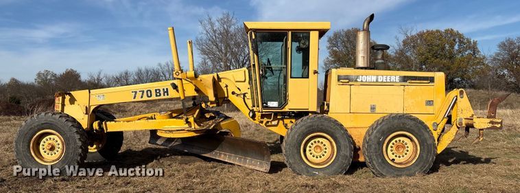 image for item FI0081 1995 John Deere 770BH motor grader