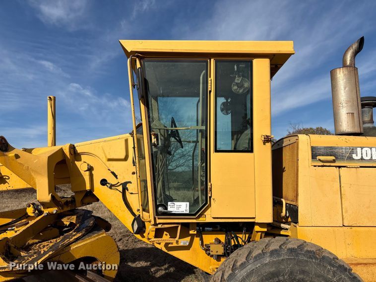 image for item FI0081 1995 John Deere 770BH motor grader