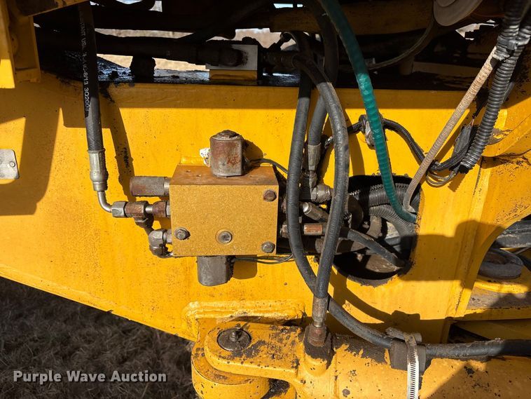 image for item FI0081 1995 John Deere 770BH motor grader