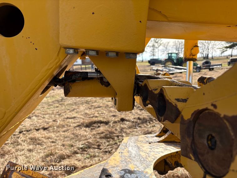 image for item FI0081 1995 John Deere 770BH motor grader