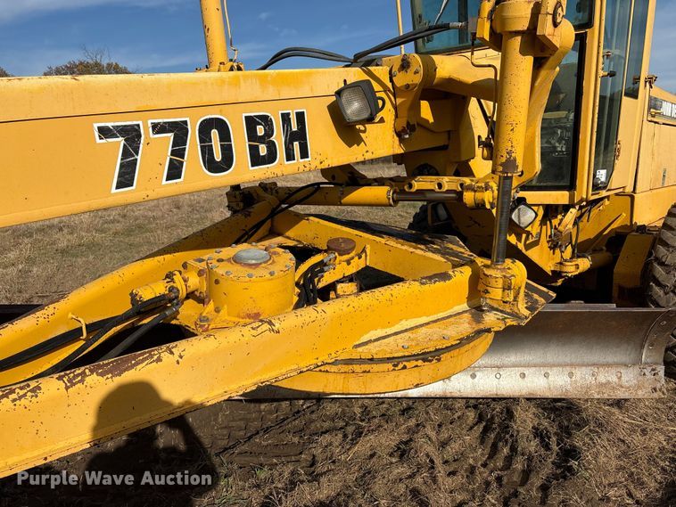 image for item FI0081 1995 John Deere 770BH motor grader