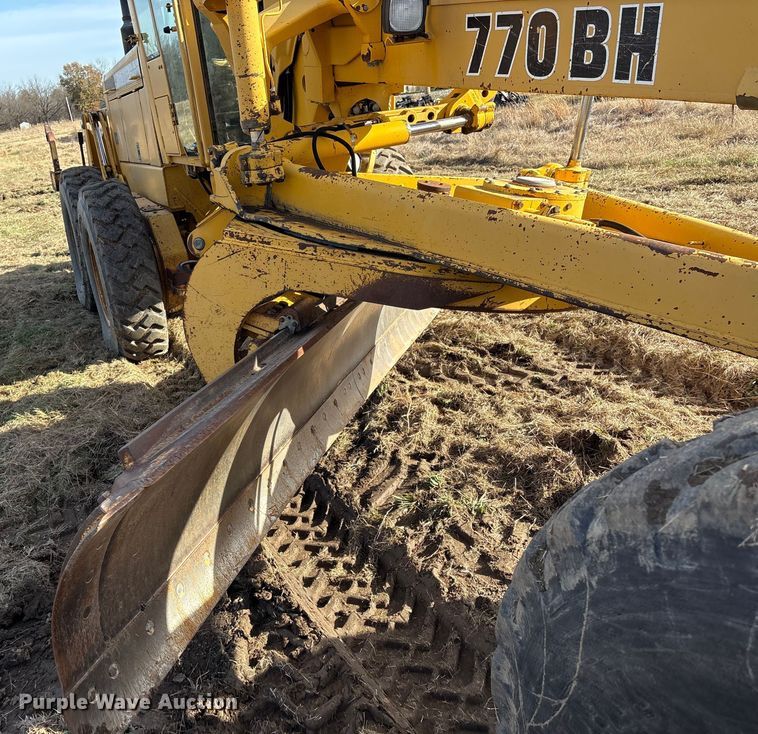 image for item FI0081 1995 John Deere 770BH motor grader