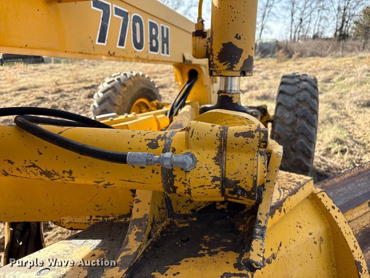 image for item FI0081 1995 John Deere 770BH motor grader