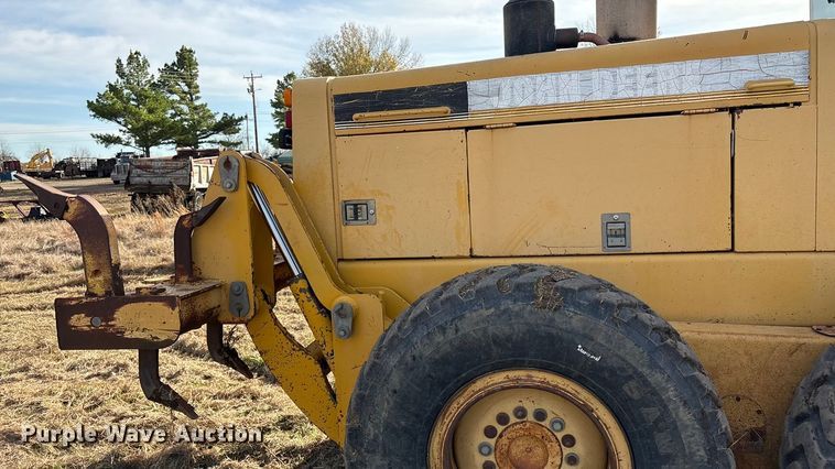 image for item FI0081 1995 John Deere 770BH motor grader