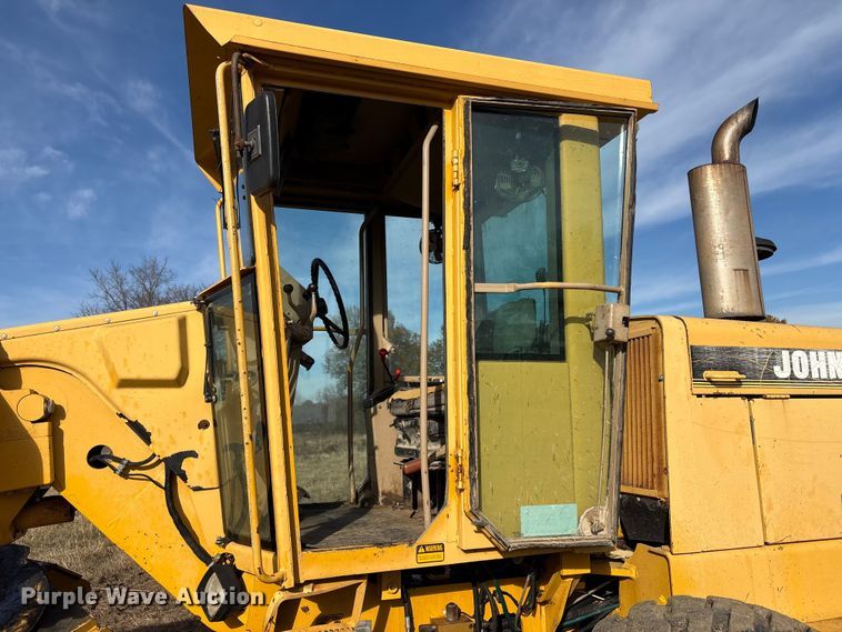 image for item FI0081 1995 John Deere 770BH motor grader