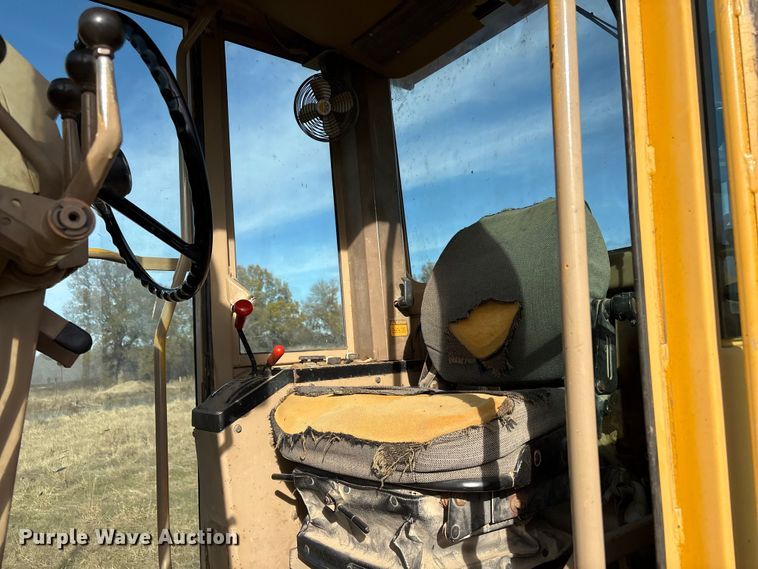 image for item FI0081 1995 John Deere 770BH motor grader