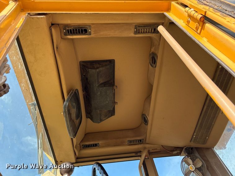 image for item FI0081 1995 John Deere 770BH motor grader