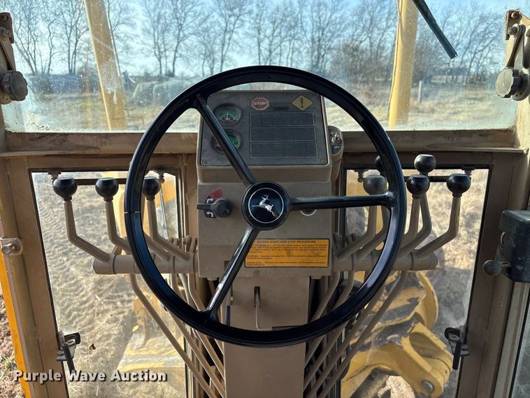 image for item FI0081 1995 John Deere 770BH motor grader