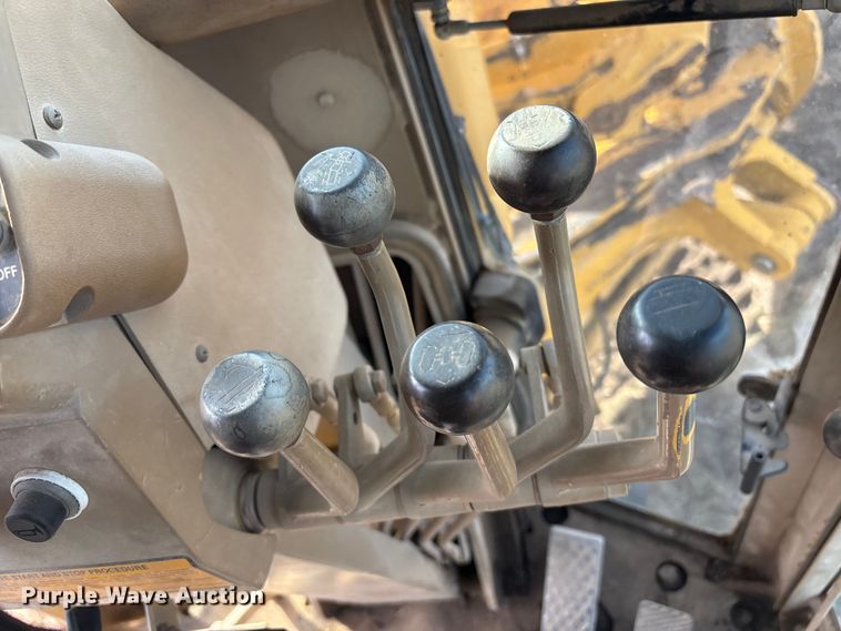 image for item FI0081 1995 John Deere 770BH motor grader