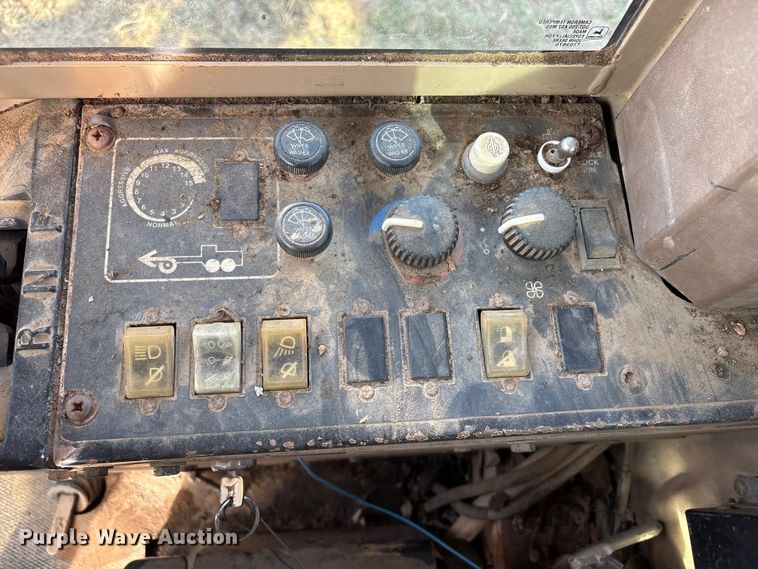 image for item FI0081 1995 John Deere 770BH motor grader