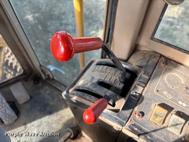 image for item FI0081 1995 John Deere 770BH motor grader