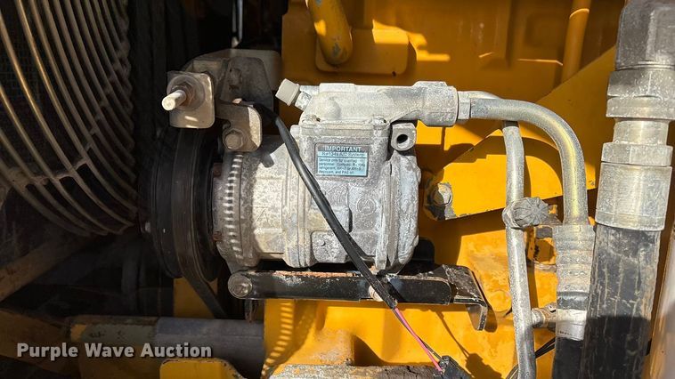 image for item FI0081 1995 John Deere 770BH motor grader