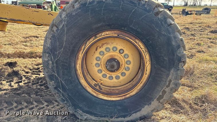 image for item FI0081 1995 John Deere 770BH motor grader