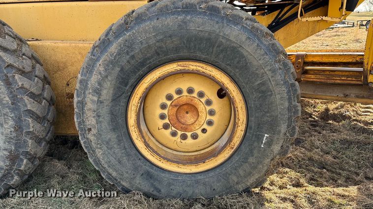 image for item FI0081 1995 John Deere 770BH motor grader