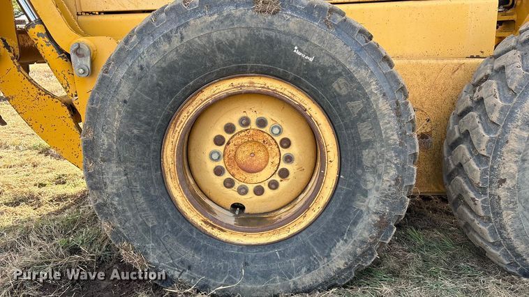 image for item FI0081 1995 John Deere 770BH motor grader