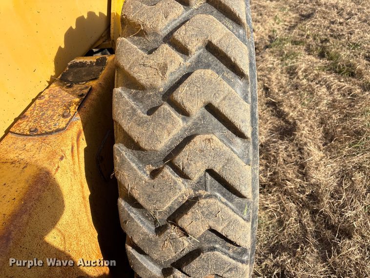 image for item FI0081 1995 John Deere 770BH motor grader